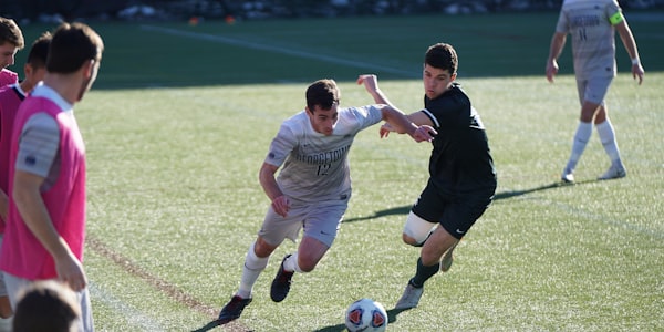 巴西国家队球员内马尔带领球队在比赛中跳桑巴舞庆祝